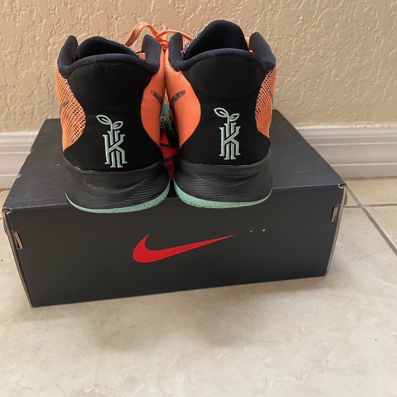 Youth Kyrie 7 - Picture 3 of 5